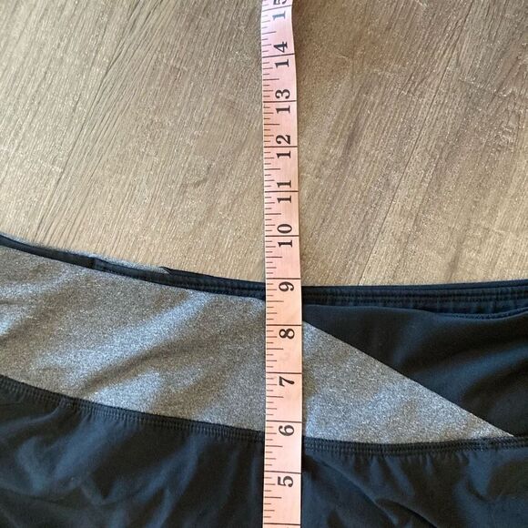 Nike Dri-Fit Black and Gray Short M EUC - Picture 7 of 8